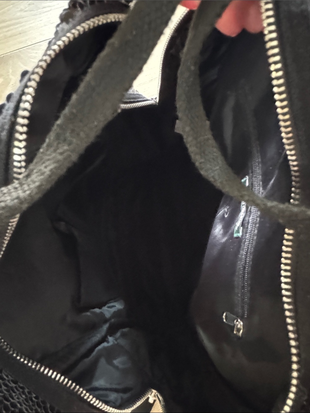 Sparkle back pack 🤍🖤🤍 - Picture 5 of 7